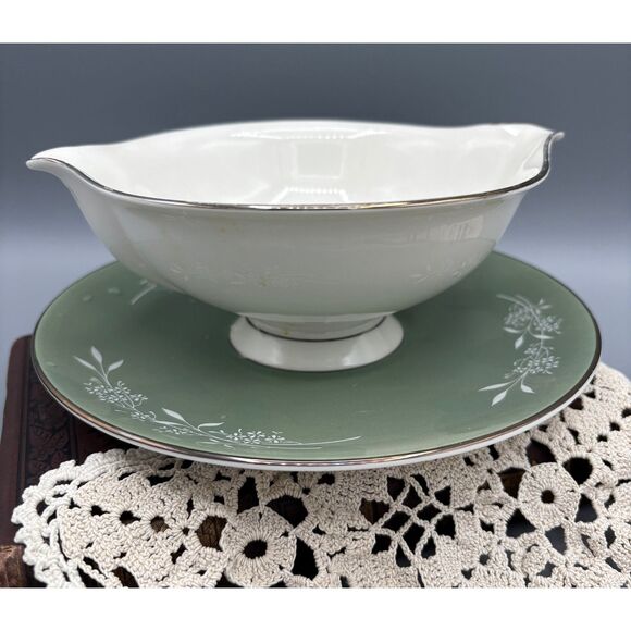 Gravy Boat with Attached Underplate Candlelight Vintage MCM - Picture 1 of 6